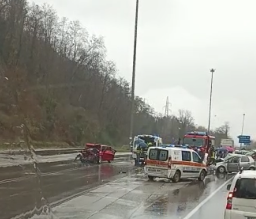 Atina - Incidente sulla superstrada, frontale e traffico in tilt ...