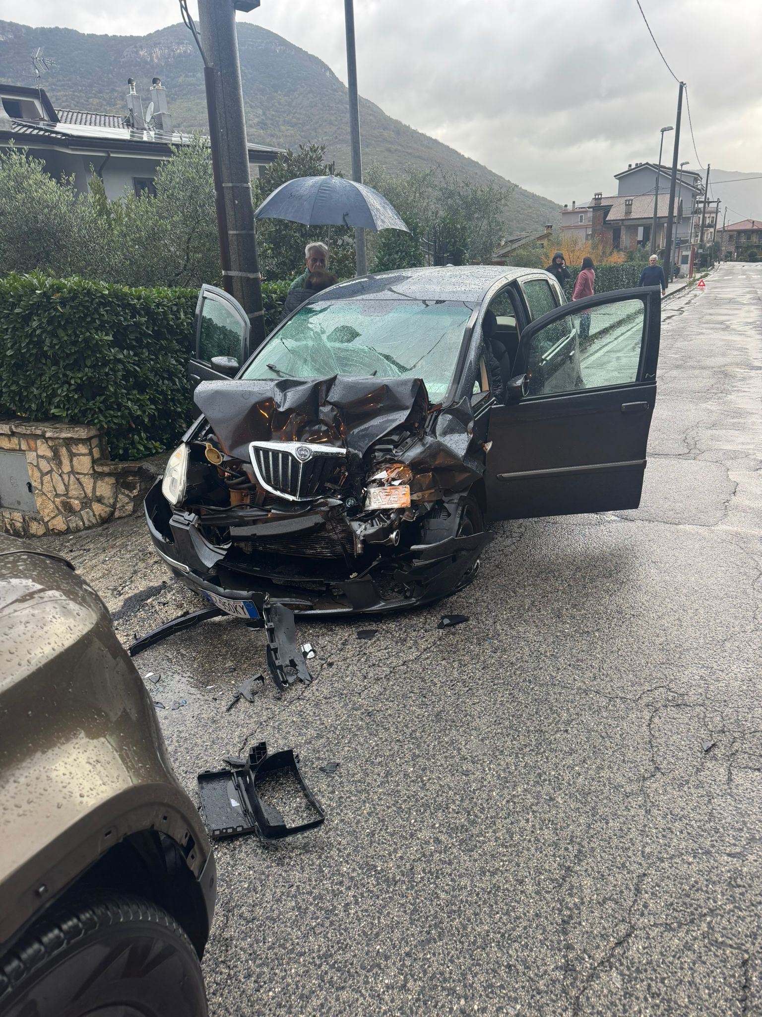 Vallecorsa - Scontro frontale tra due auto: conducenti trasporti in ...